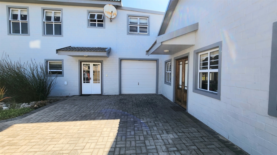5 Bedroom Property for Sale in Country Club Western Cape